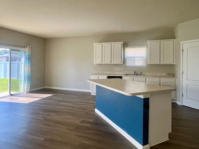 Building Photo - 131 Ashwood Cir