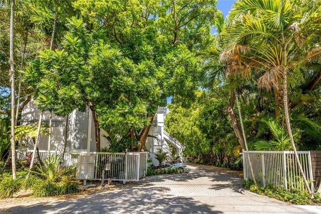 Building Photo - 1707 E Las Olas Blvd