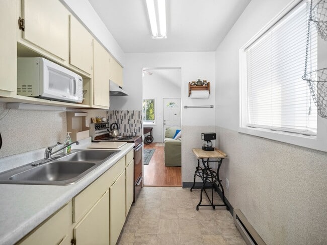 Building Photo - Cozy 1-Bedroom Rental – All Utilities Incl...