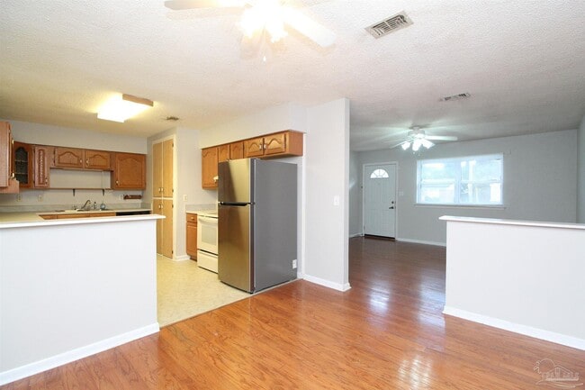 Building Photo - 7190 Pennington Dr