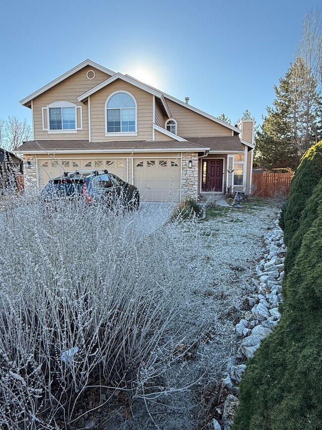 Building Photo - Spacious 5-Bedroom Cul-de-Sac Home with Downstairs Living and Incredible Backyard