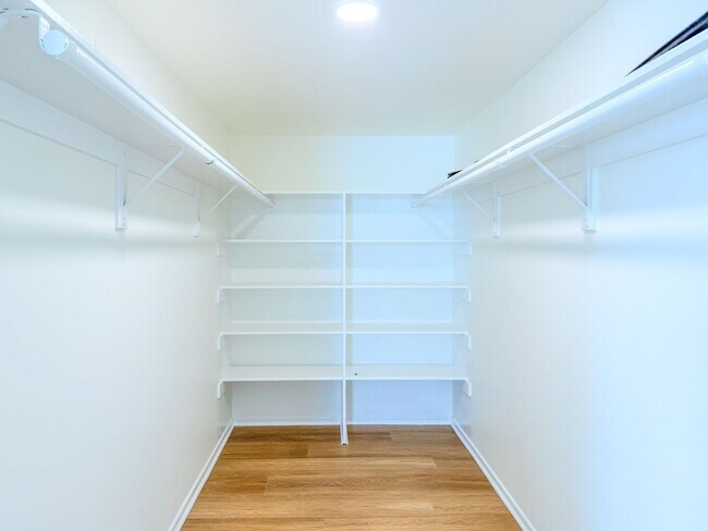 Building Photo - 3525 Sunset Ln