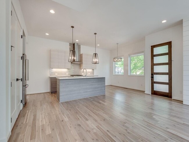 Building Photo - 520 Wabash Ave NE