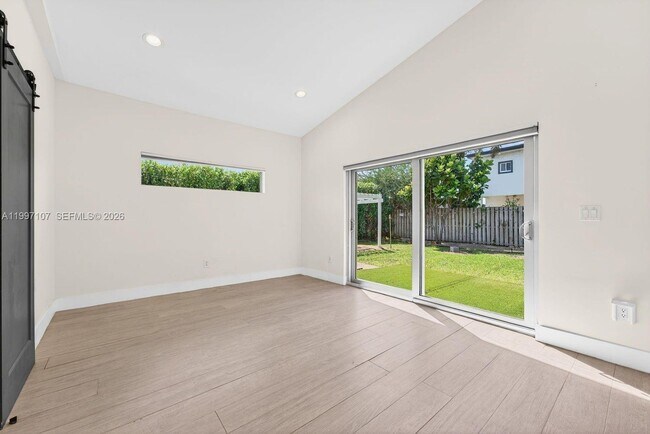 Building Photo - 1126 NE 16th Ct