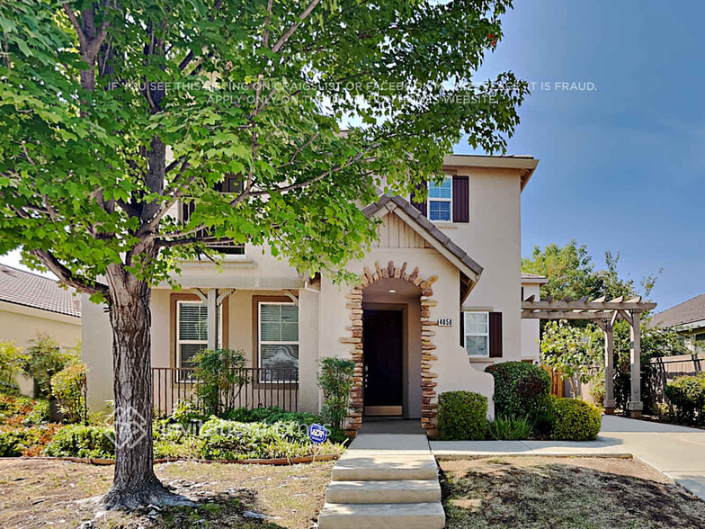 Primary Photo - 4050 Coratina Way