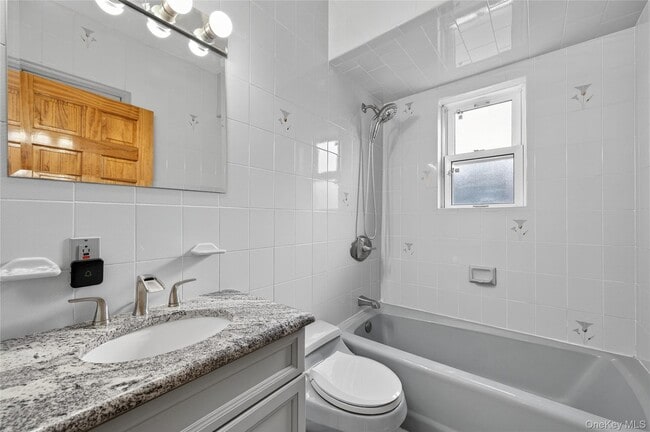 Building Photo - 3 Woodmere Ln