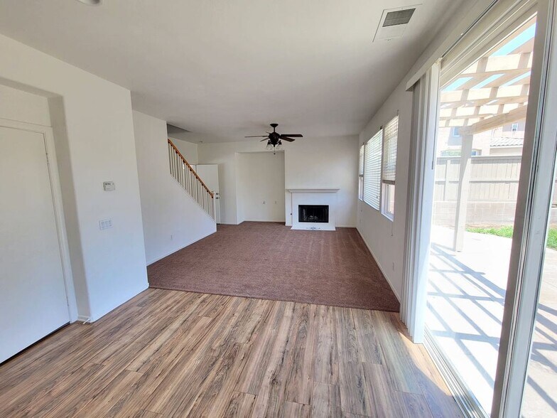 Building Photo - 973 Yosemite Dr