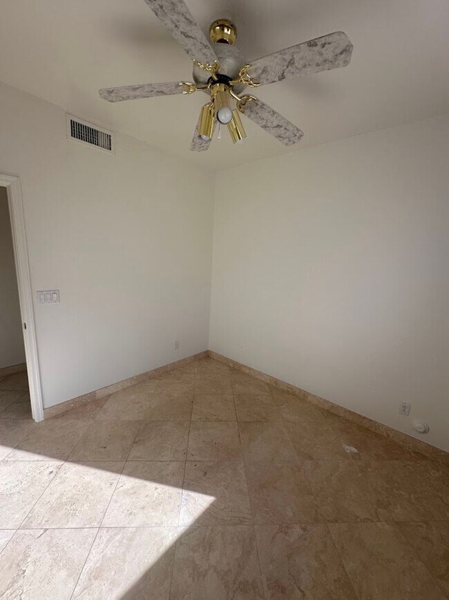 Building Photo - Gorgeous 4 bedroom Scottsdale home with POOL and 3 car garage