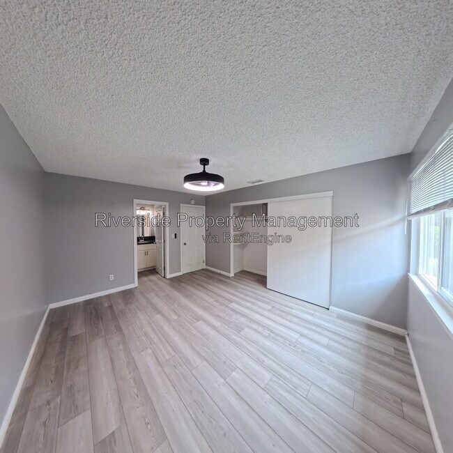 Building Photo - 5025 Pearblossom Dr