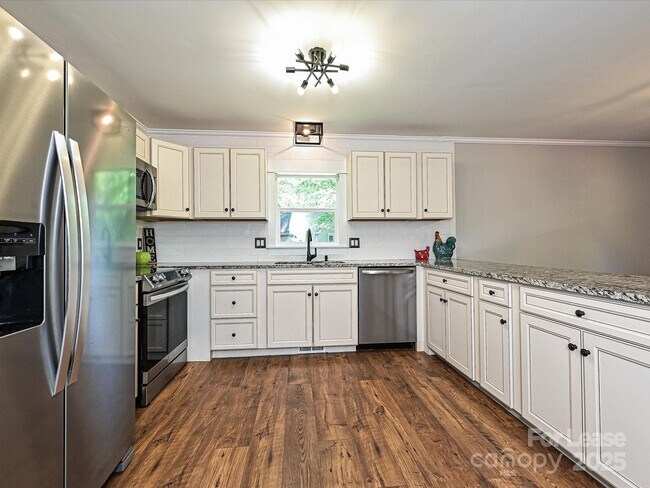 Building Photo - 9565 Man O War Rd