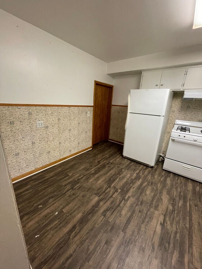 Building Photo - 2315 Oakes Ave