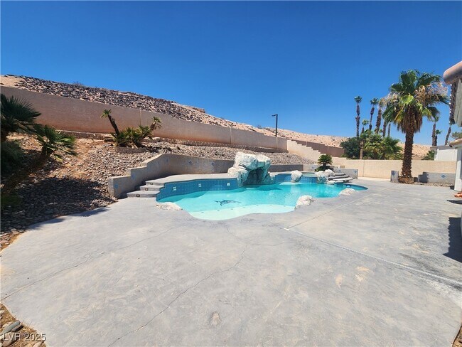 Building Photo - 908 Alta Oaks Dr