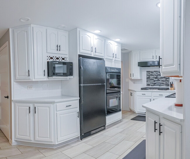 Building Photo - 227 N Butterfield Rd