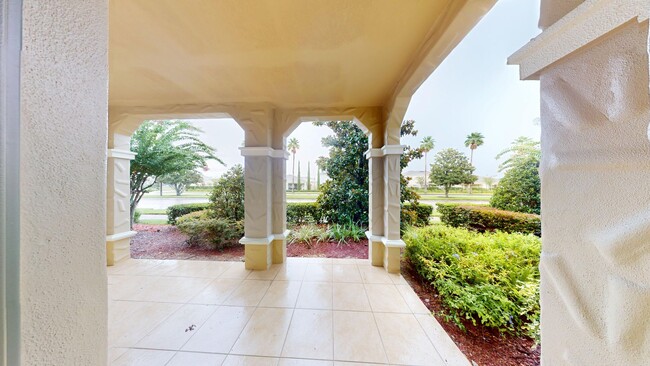 Building Photo - 4/3.5 TOWNHOME VILLA in Waterstone-Davenport