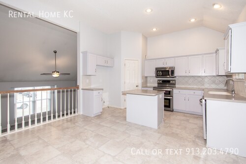 Building Photo - 1391 E 155th St