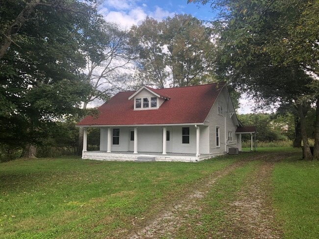 Building Photo - G TEAM - FOR LEASE - Quaint, Private Farmhouse