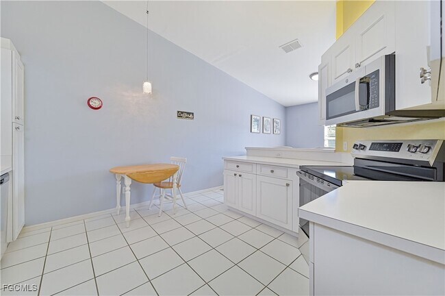 Building Photo - 14521 Daffodil Dr