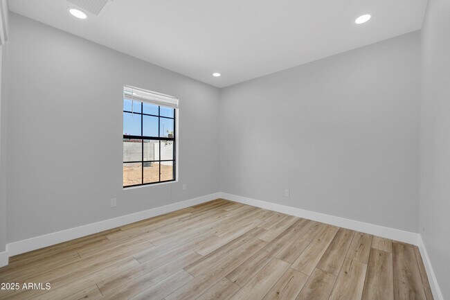 Building Photo - 5302 W Cheryl Dr