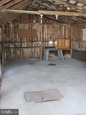 Building Photo - 33 N Kinzer Rd