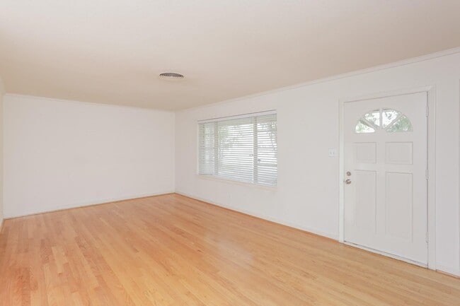 Building Photo - 9753 Tappenbeck Dr