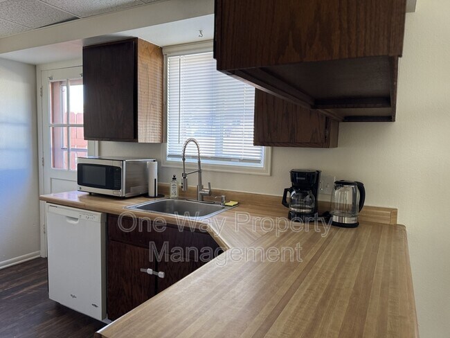 Building Photo - 2423 W 27th St