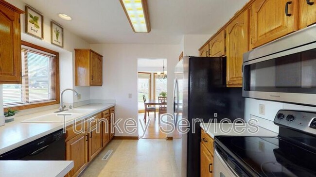 Building Photo - 204 Summerset Dr