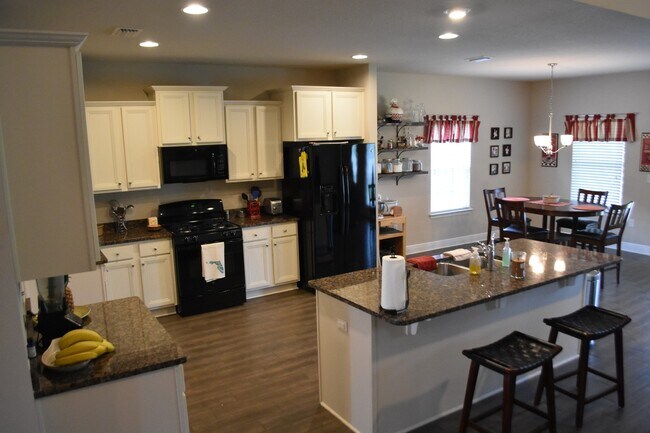 Building Photo - 192 Windchime Way