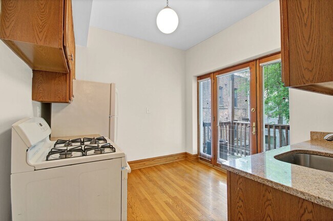 Building Photo - 3600 N Hermitage Ave