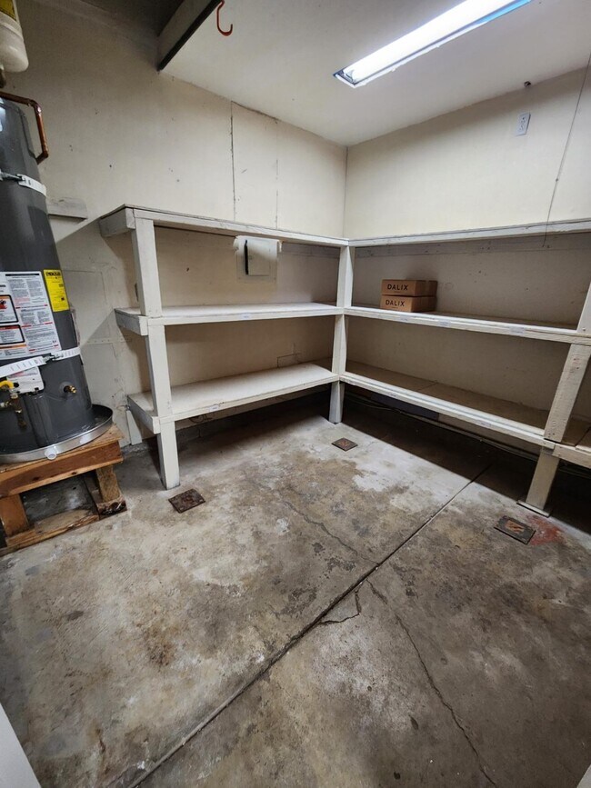 Building Photo - 735 Wedgewood Dr