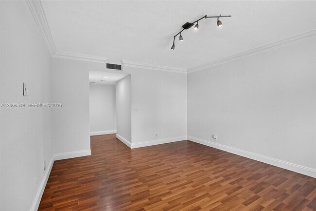 Building Photo - 359 Lakeview Dr