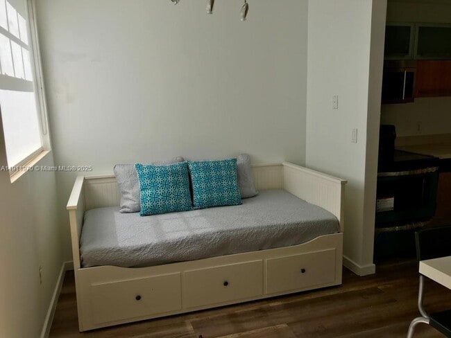 Building Photo - 719 Meridian Ave