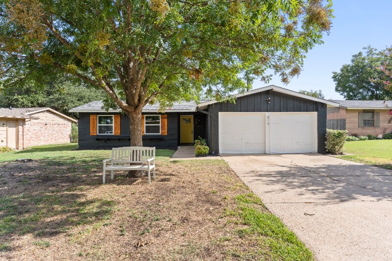Building Photo - 819 Wateka Way