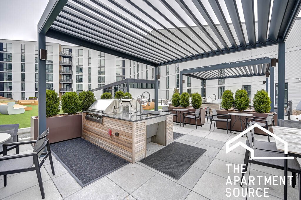 Building Photo - 2155 N Elston Ave