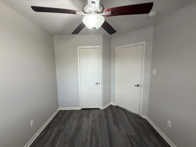Building Photo - 1009 Markham Ln