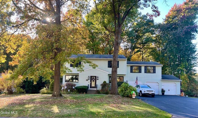 Building Photo - 34 Henderson Rd