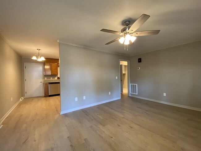 Building Photo - "Charming 2-Bedroom Gem with 850 Sq Ft of ...