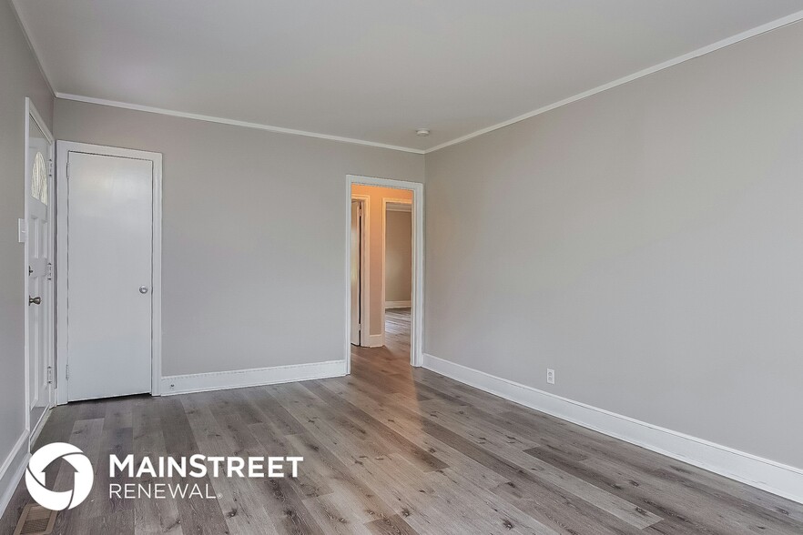 Building Photo - 515 Forrest St