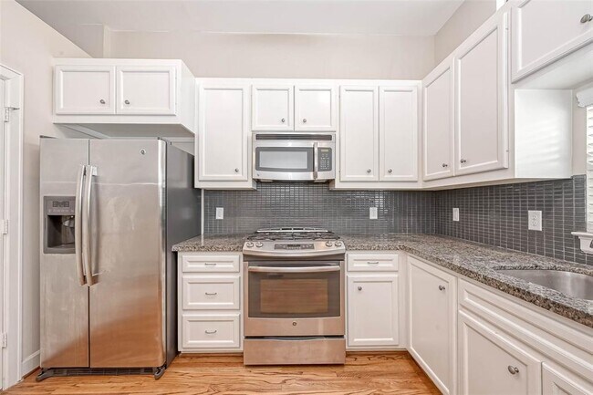 Building Photo - 2710 Hullsmith Dr