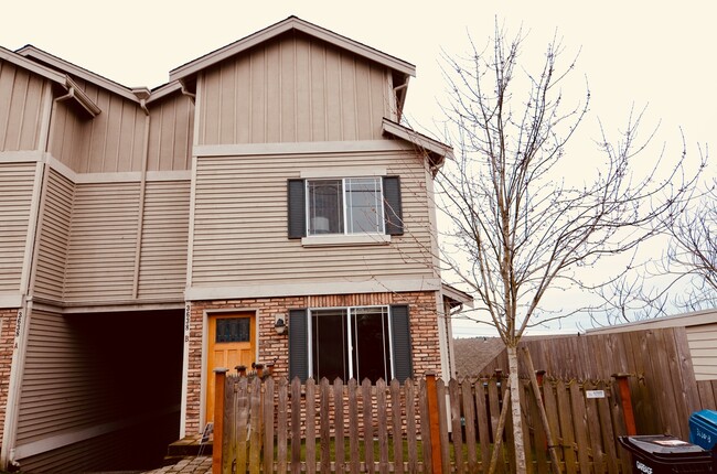 Primary Photo - 3 Bedroom 2.5 Bath Queen Anne Townhome