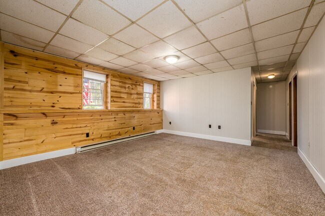 Building Photo - 480 Spruce Hollow Rd