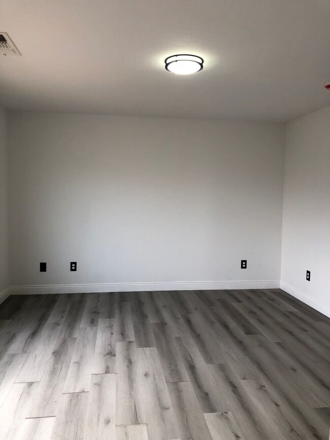 Building Photo - Southwest Bakersfield Home