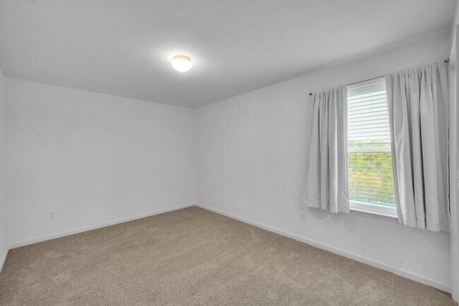 Building Photo - 1224 Maxwell Ct