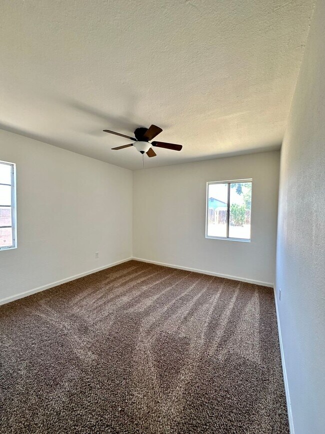 Building Photo - 3BD/2BA House - Hemet, CA