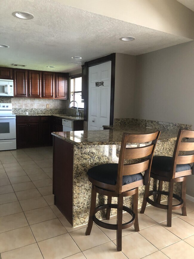 Building Photo - 456 Boxwood Ct