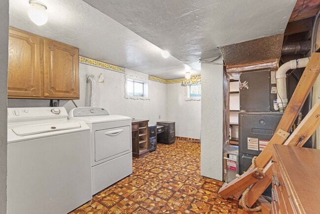Building Photo - 4 BED 2.5 BATH HOME IN REXBURG
