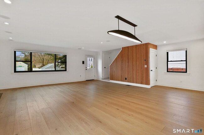 Building Photo - 86 New St