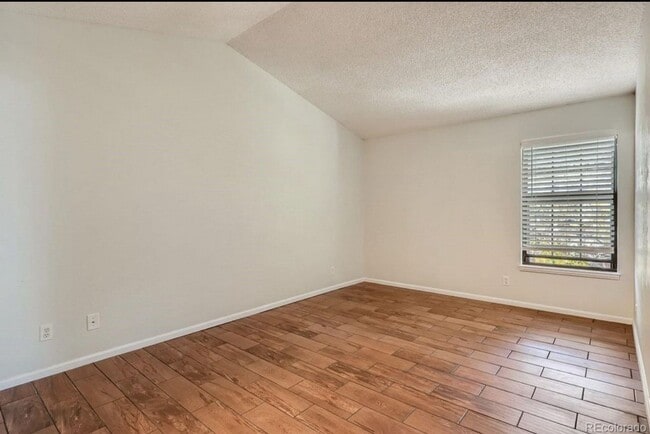 Building Photo - Wonderful Condo In Desirable Lakewood Community