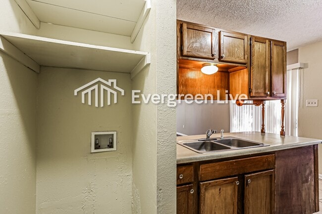 Building Photo - 2906 Elam St