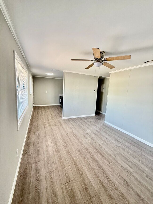 Building Photo - 5324 Pinetree Ave