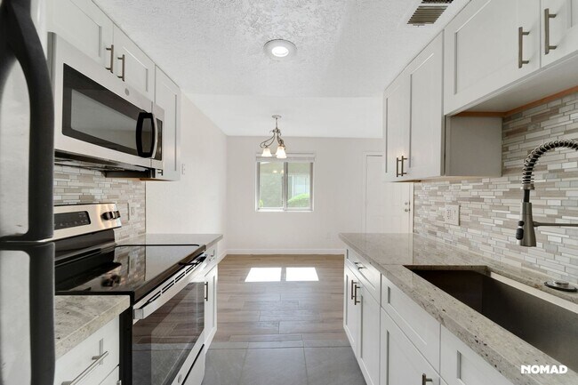 Building Photo - Charming 2BR Condo in Phoenix